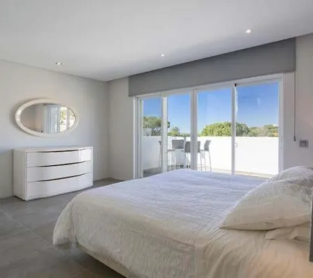 Sleeps 6 Pool Air Con T607942